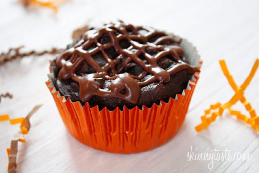 Super-Moist-Low-Fat-Chocolate-Cupcakes-with-Chocolate-Glaze-550x367