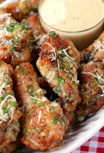 baked-garlic-parmesan-chicken-wings-close