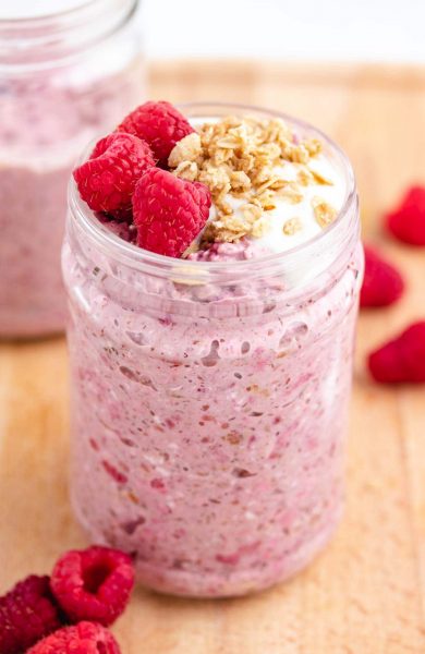 overnight-oats-with-raspberries